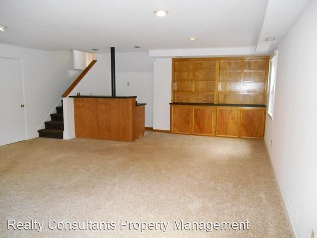 Building Photo - 4 br, 2 bath House - 1701 Elkhart Drive