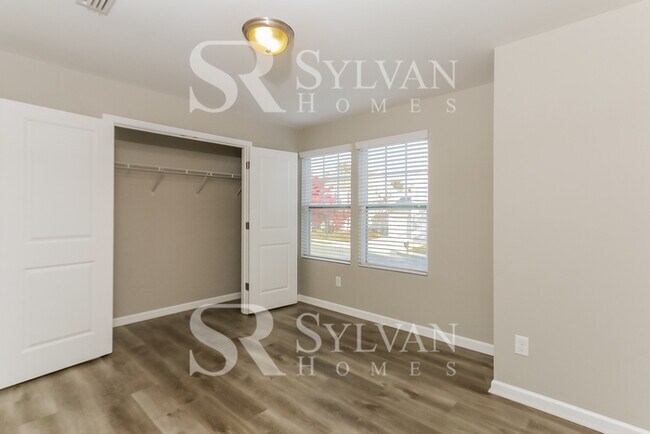 Building Photo - Don't miss out on this charming 3BR 2.5BA home