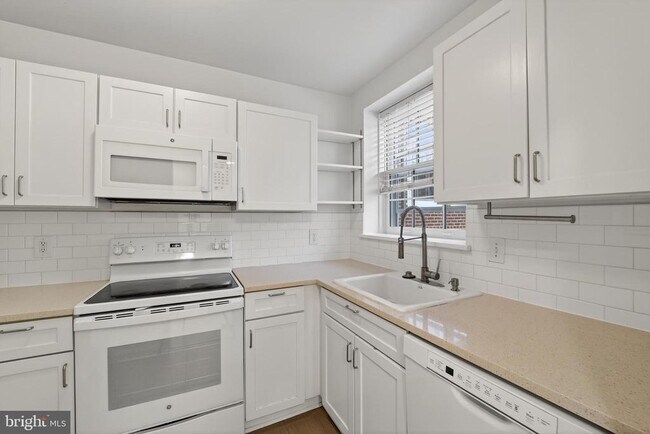 Building Photo - 3450 39th St NW