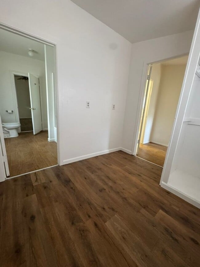 Building Photo - House Available!