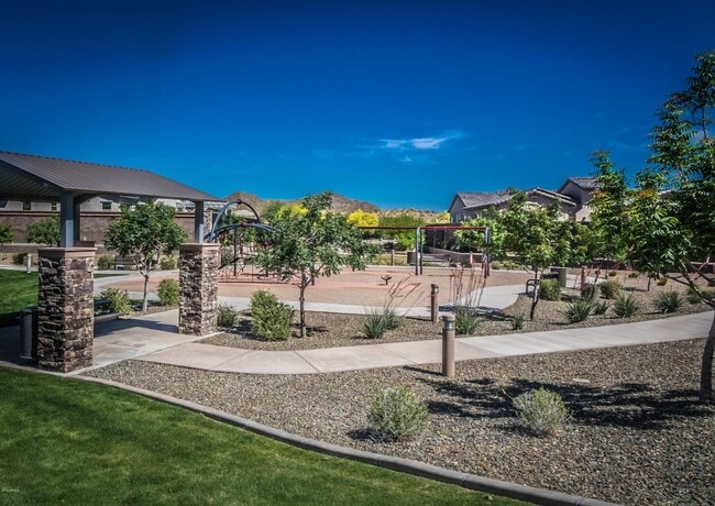 Building Photo - Gorgeous 4 Bed + den Single Level Home in gated community in North Peoria with RV Gate / BBQ!!