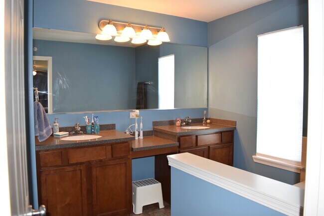 Building Photo - 2146 Cabrillo Ln