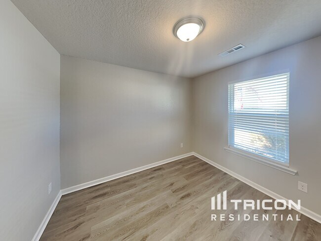 Building Photo - 2425 Pollen Way