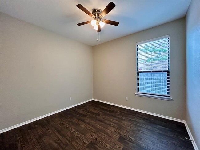 Building Photo - 14200 Lake Victor Dr