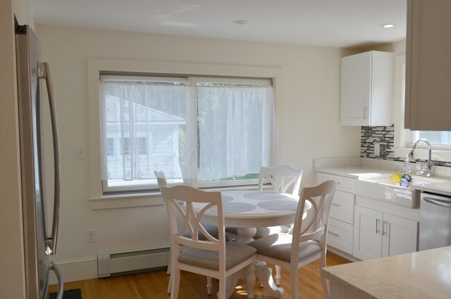 Building Photo - 13 S Kilby St
