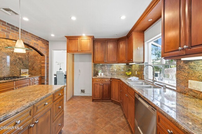 Building Photo - 287 Golden Fern Ct