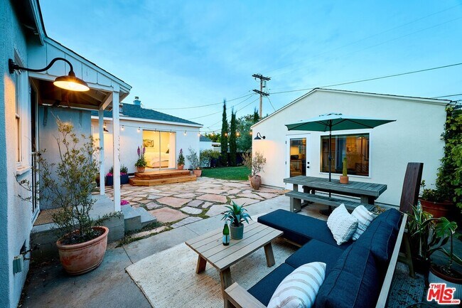 Building Photo - 7822 Bleriot Ave