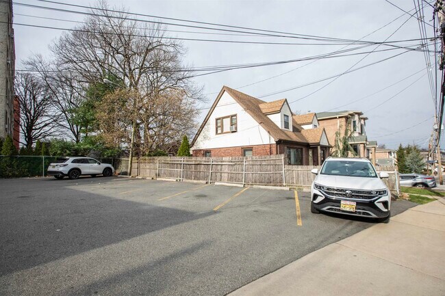 Building Photo - 773 Anderson Ave