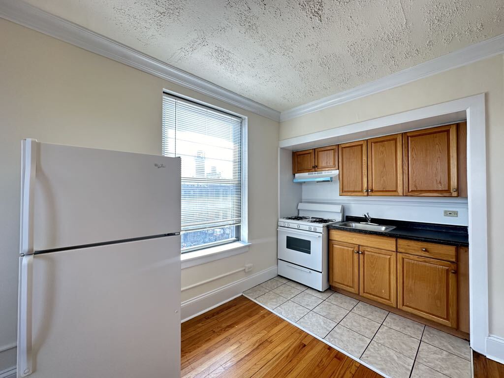 Building Photo - 2737 N Spaulding Ave