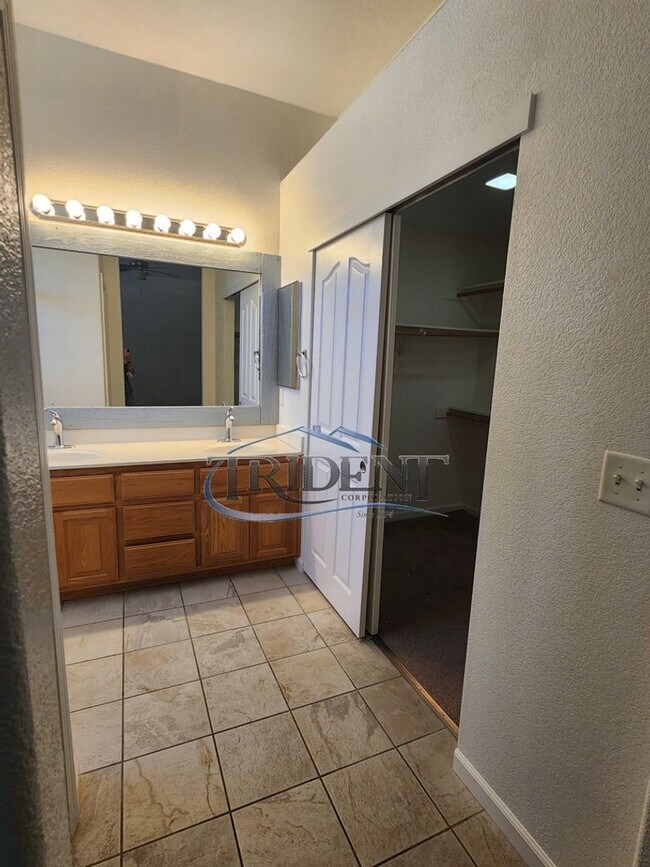 Building Photo - 3 bedroom 2 bath near schools and parks