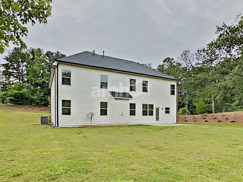 Building Photo - 1084 Adams Haven Bend
