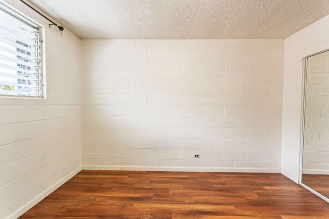 Building Photo - 1-Bedroom Condo with Parking in Makiki – $1,600/month