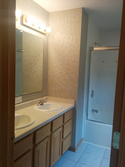 Building Photo - 18 Fleischman Cir