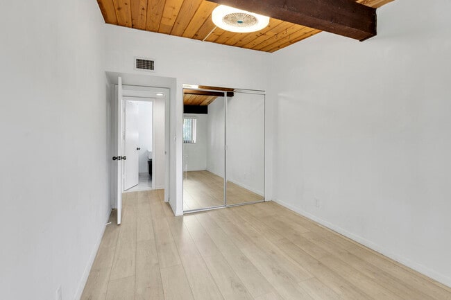 Building Photo - 720 E Coco Plum Cir