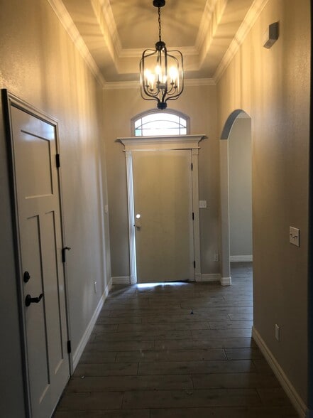 Building Photo - 11505 S Crk Dr