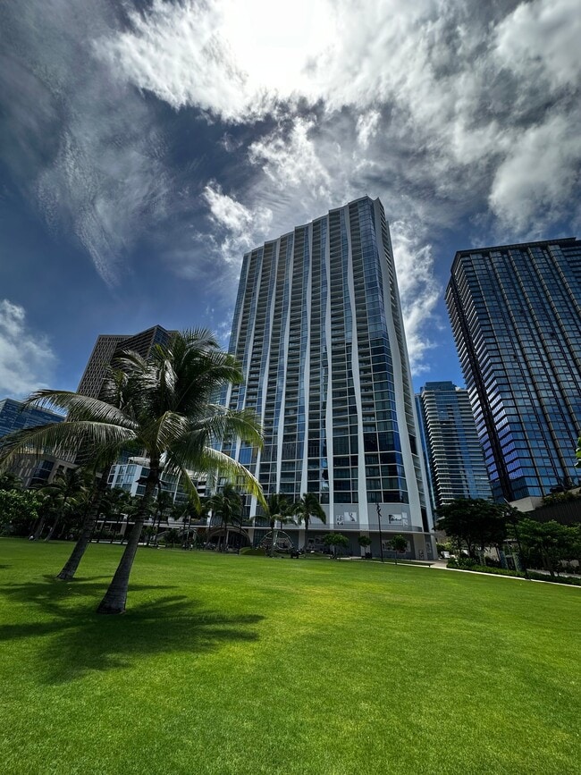 Building Photo - 1000 Auahi St