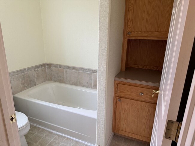 Building Photo - Beautiful 3 bedroom 2 bath house in Cottage Grove!