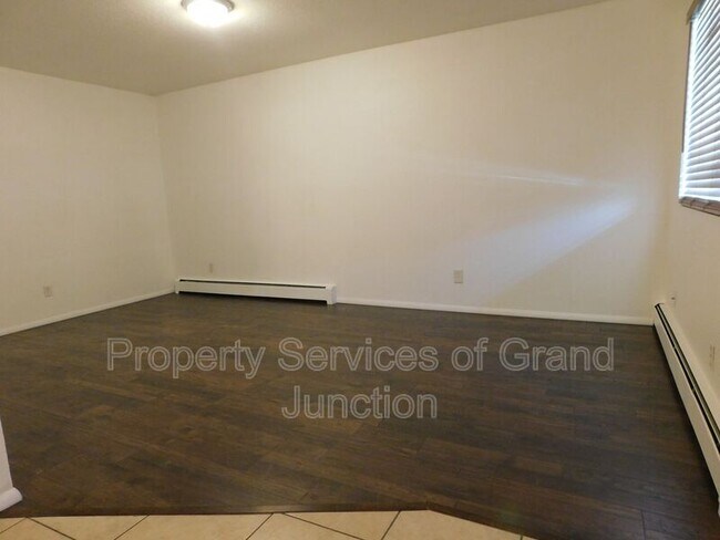 Building Photo - 3292 Lombardy Ln