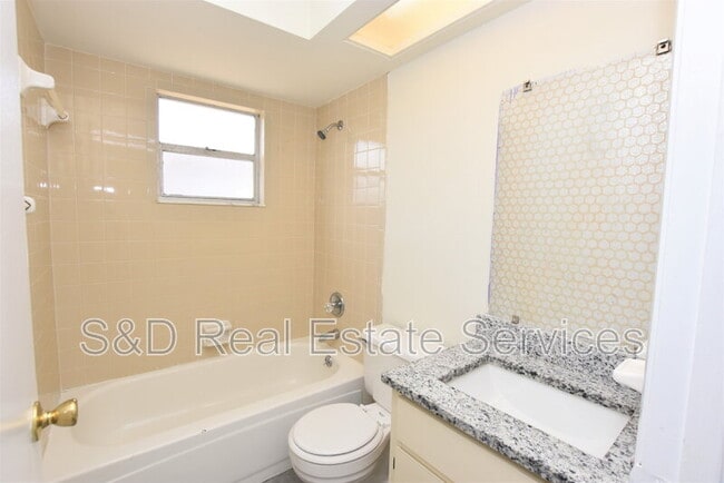 Building Photo - 1804 Crystal Grove Dr