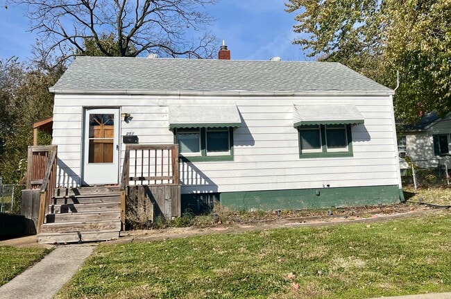 Primary Photo - Two Bedroom house in East Alton