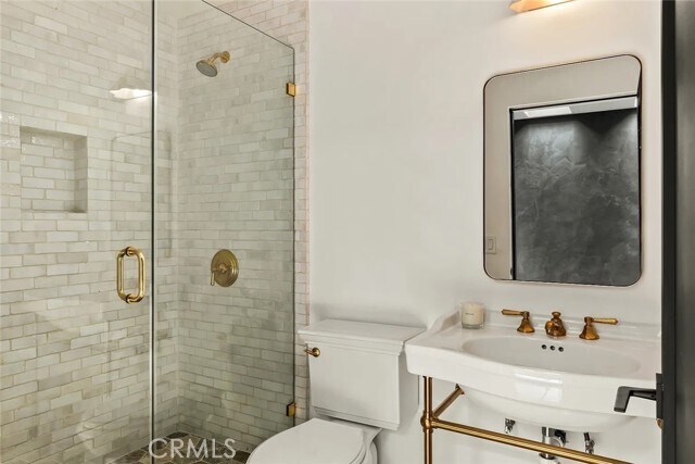 Building Photo - 738 San Lorenzo St