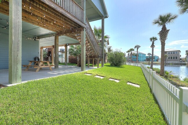 Building Photo - 409 Paradise Pointe Dr