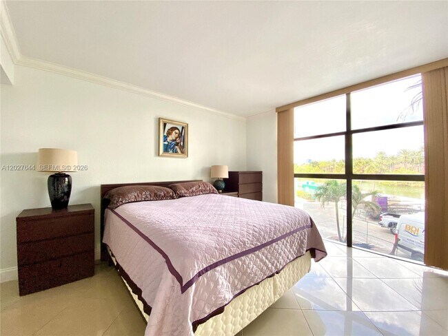 Building Photo - 20505 E Country Club Dr