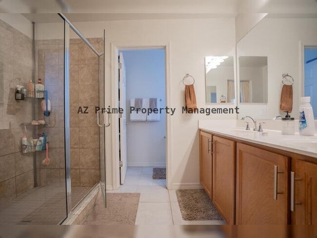 Building Photo - 3814 S 58th Dr