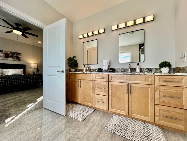 Building Photo - Luxury Home Incredible master suite Liberty Twp OH