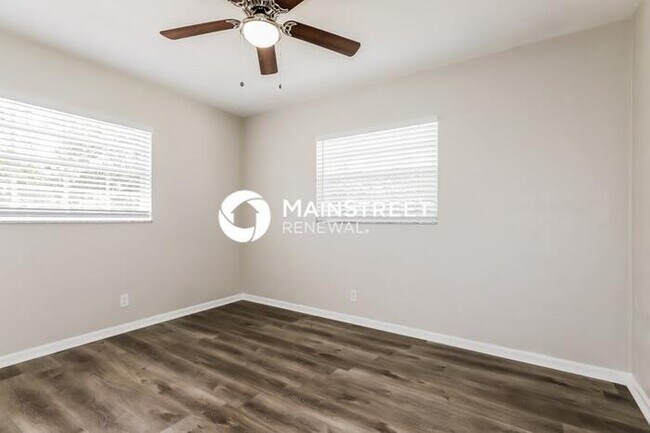 Building Photo - 3 Bedroom Pet-Friendly Home in TAMPA, FL with Main Street Renewal