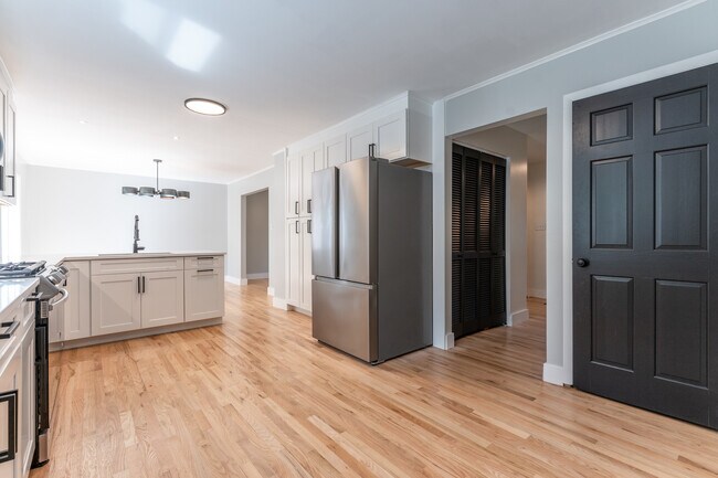 Building Photo - 3 Heather Ln