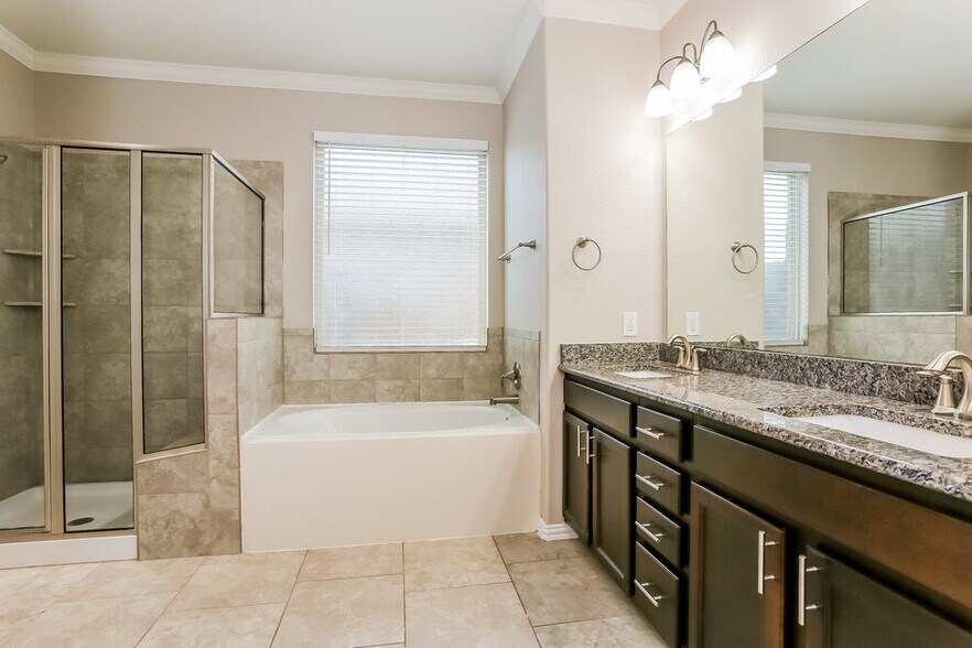 Building Photo - 16146 Fairway Creek Cir