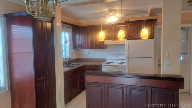 Building Photo - 2851 E Golf Blvd