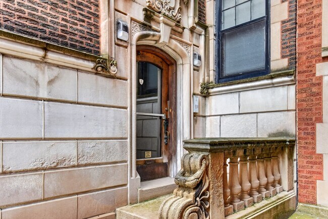 Building Photo - 6815 S Crandon Ave