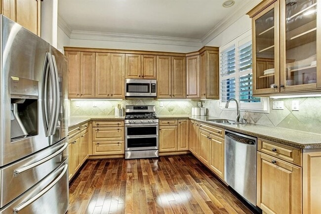 Building Photo - 1329 Hyde Park Blvd