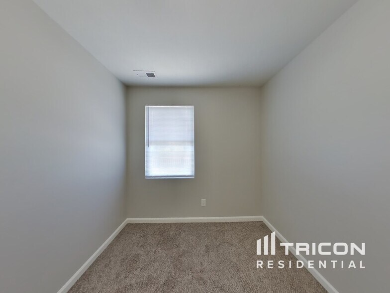 Building Photo - 5314 Yucatan Dr