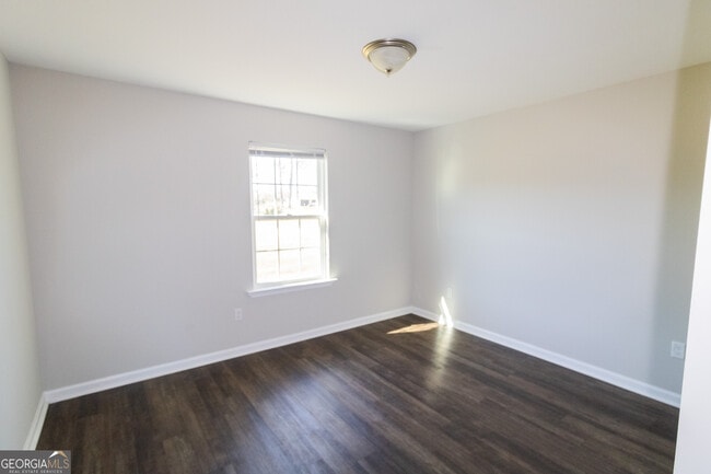 Building Photo - 218 Evans Ter