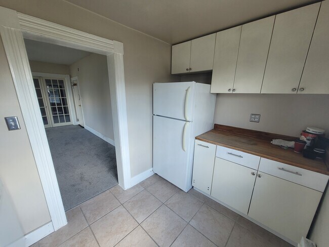 Building Photo - 14 E Overlea Ave