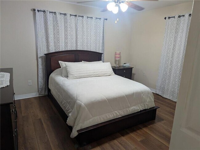 Building Photo - 226 Sharon Dr