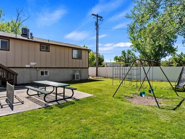 Building Photo - 1355 N Redwood Rd