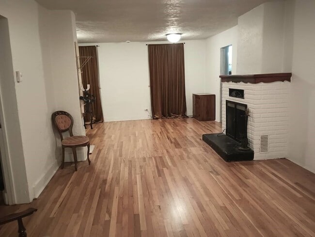 Building Photo - 1203 Agua Fria St