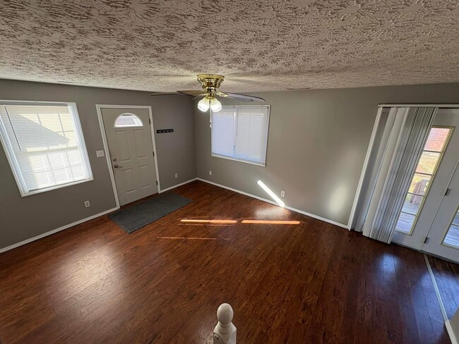 Building Photo - 506 John C Strange St