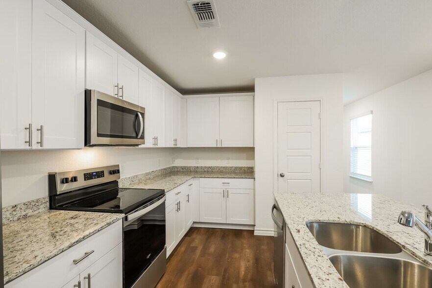 Building Photo - 10323 Monte Carmel Pl