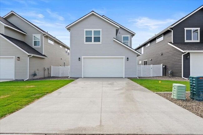 Building Photo - Brand New Spacious 4-Bedroom Home with Mod...