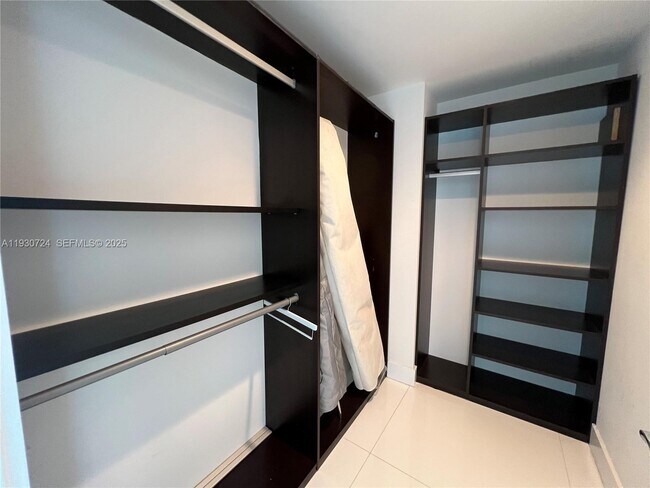 Building Photo - 2950 NE 188th St