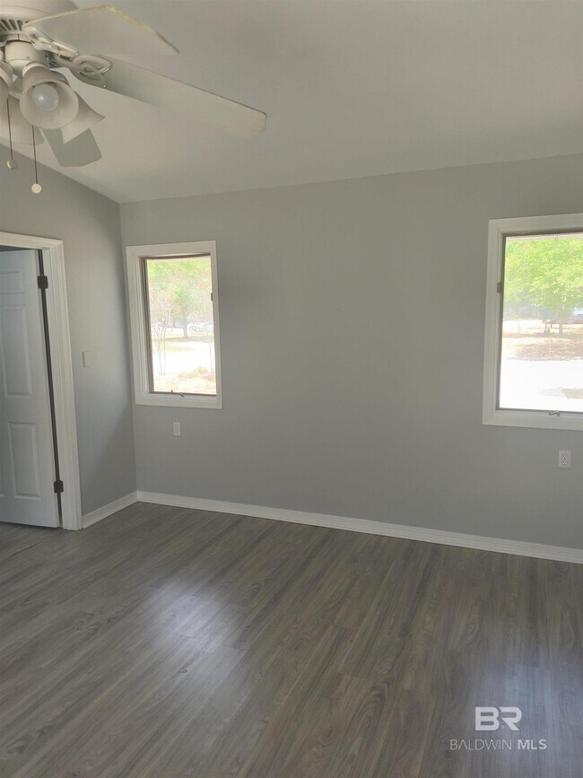 Building Photo - 318 W Fort Morgan Rd