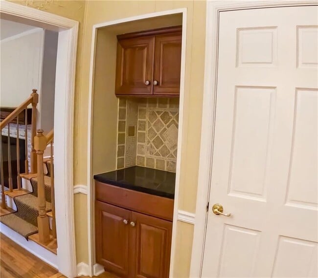 Building Photo - 998 Ferncliff Rd NE