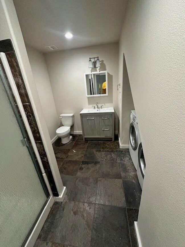 Building Photo - Lovely, recently remodeled 3Bd townhouse duplex! Available for viewing now! Call me to inquire to...