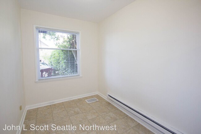 Building Photo - 7035 Beach Dr SW