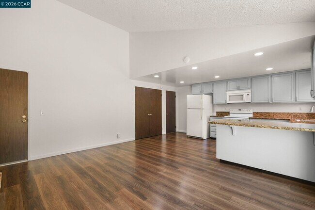 Building Photo - 340 Borica Dr